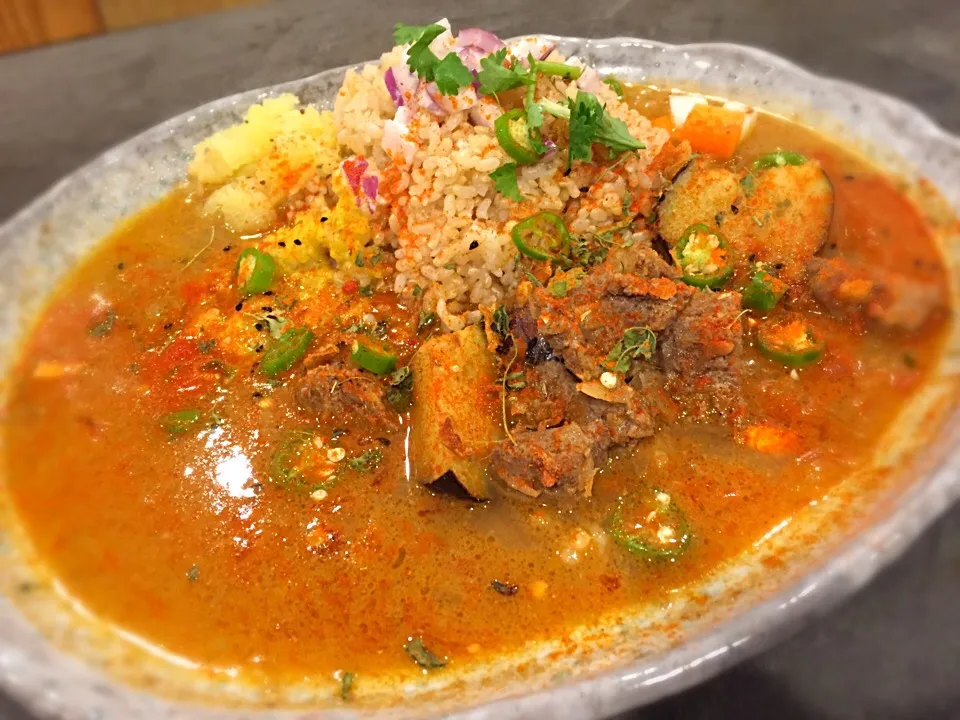 けふの昼餉は、ツキノワさんで日替わりの🐑ラム肉のカレー🍛激辛オプション付きどす。また週末咖哩巡業が始まるのかしら？|にゃあ（芸名）さん