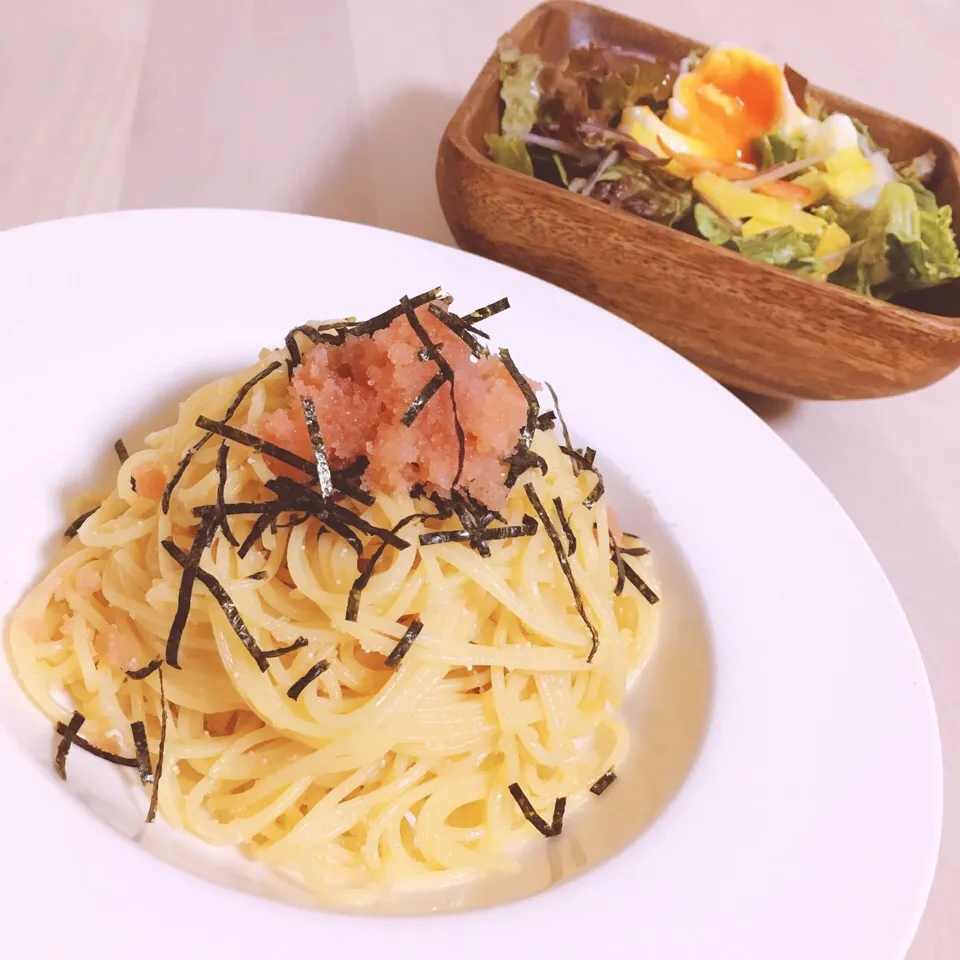 Snapdishの料理写真:たらこのバター醤油パスタ ポーチドエッグサラダ❁:)|융태지ෆ⃛さん