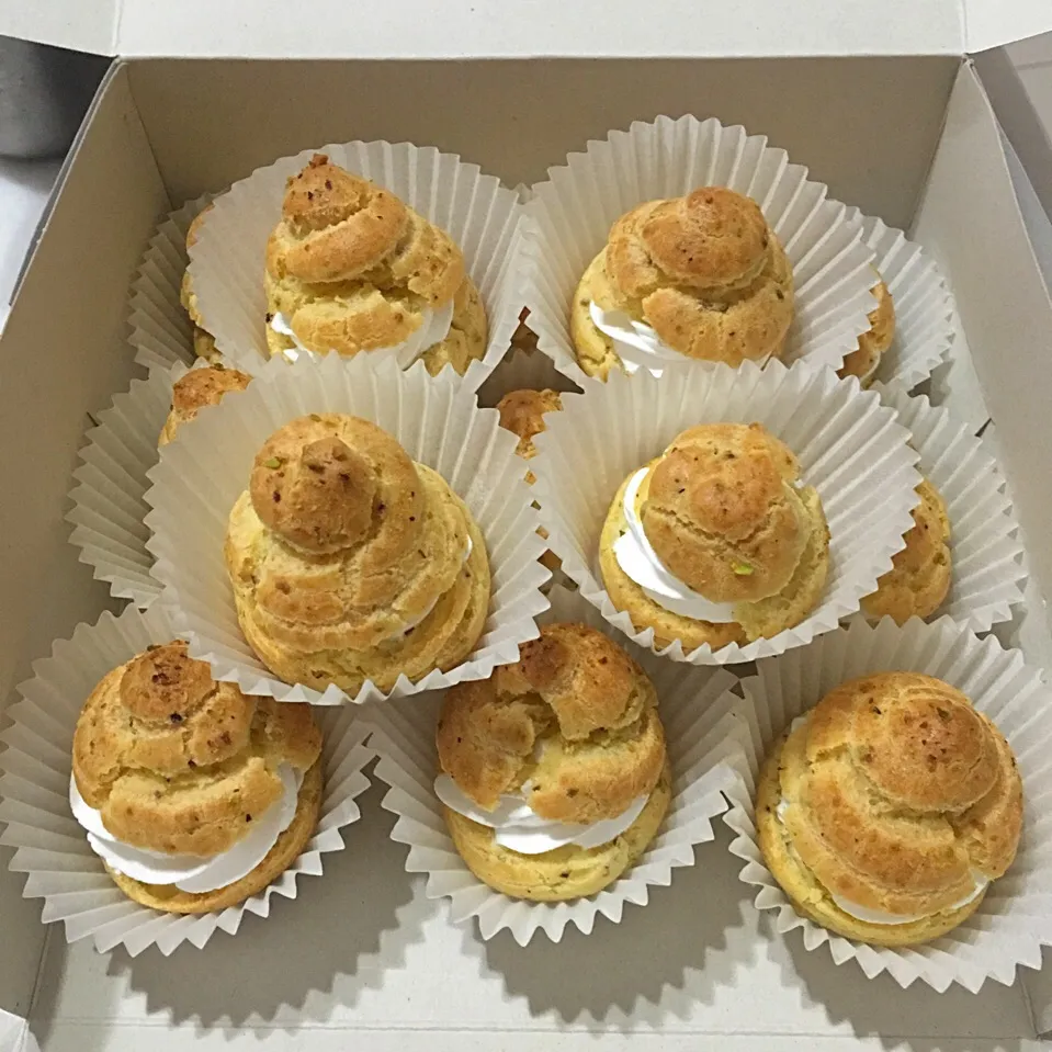 Pistachio choux with vanilla cream|Trish Wongさん