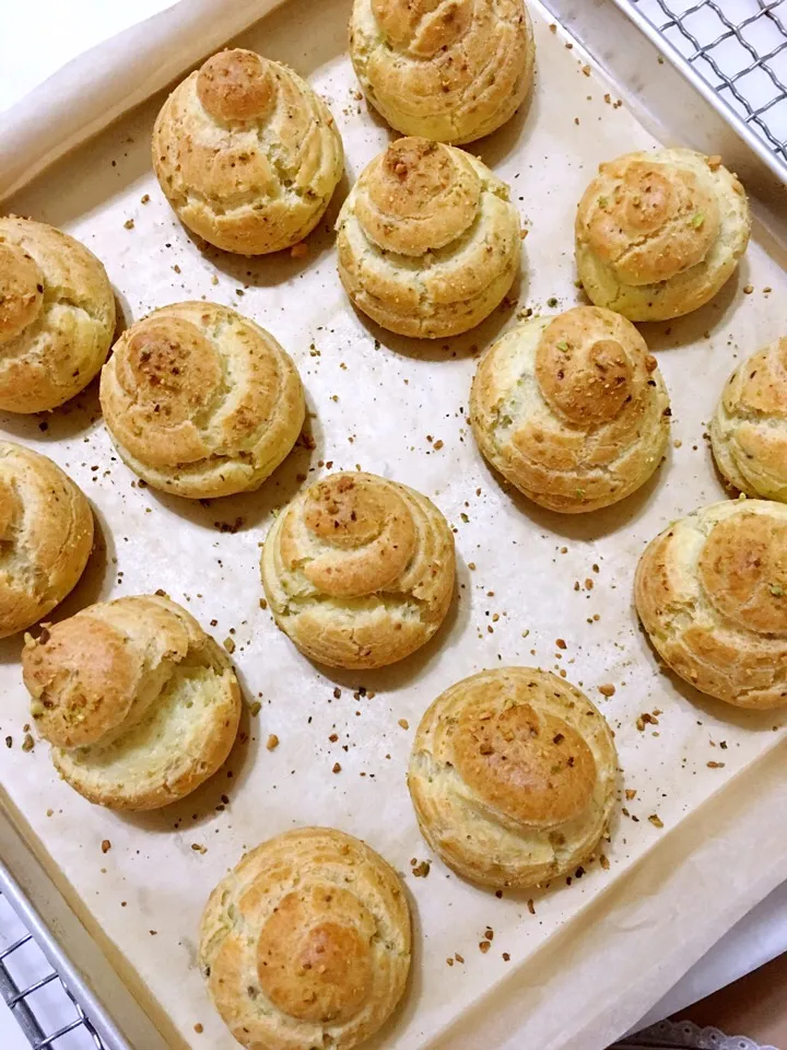 Snapdishの料理写真:Pistachio choux|Trish Wongさん