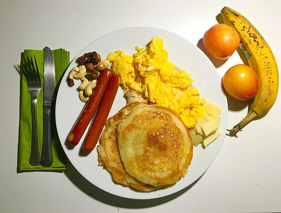 Veggie frankfurter, scrambled eggs and pancake breakfast! Welcome weekend!|Tony Stewartさん