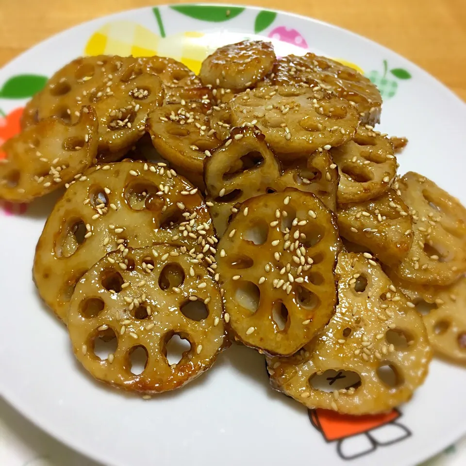 ひかりママさんの料理 お弁当、おつまみに♪胡麻たっぷり甘辛れんこん♡|こいちさん