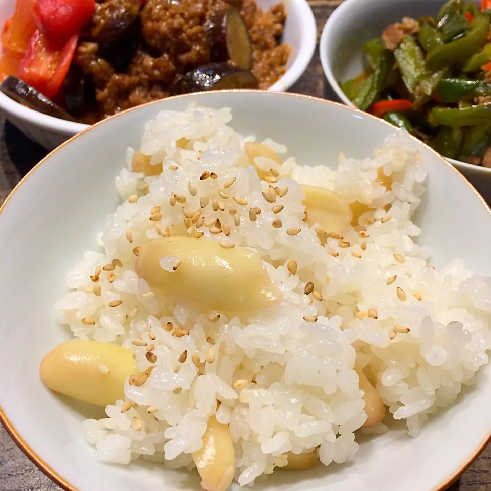 落花生が採れたので落花生ごはん。栗おこわみたいな味わい。|kakanekoさん