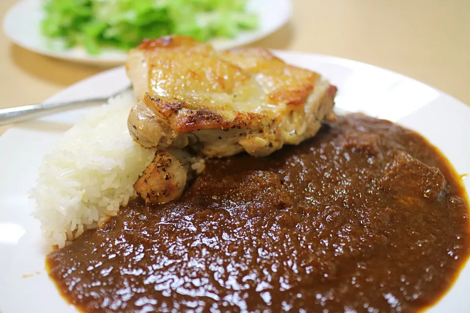 エチオピアのレトルトカレーに鶏モモのせ|マハロ菊池さん