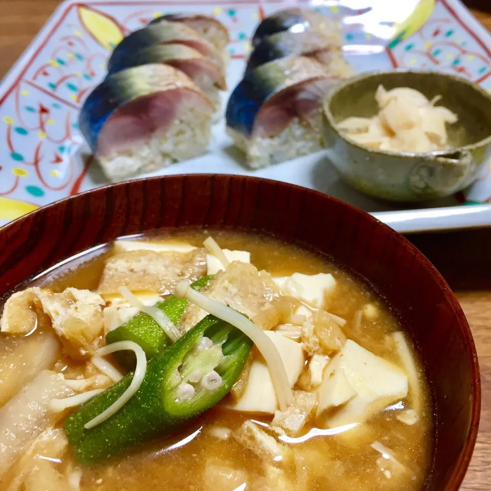 Snapdishの料理写真:今日の晩ご飯
手作り鯖の棒寿司
& 重ね煮のお味噌汁
いただきま〜す😊🙏|こぶたちゃんさん