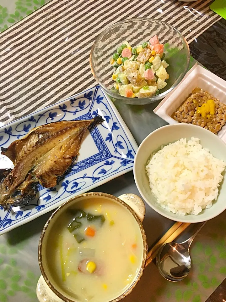 アジの開き、コロコロポテトサラダ、豆乳クリームシチュー、納豆ご飯|ライムさん