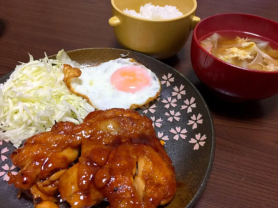 チキンステーキ
せんキャベ目玉焼き
ご飯
スープ|mamiさん