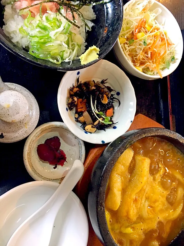 Snapdishの料理写真:石焼カレーうどんとネギトロ丼ランチ|MEGUMIさん