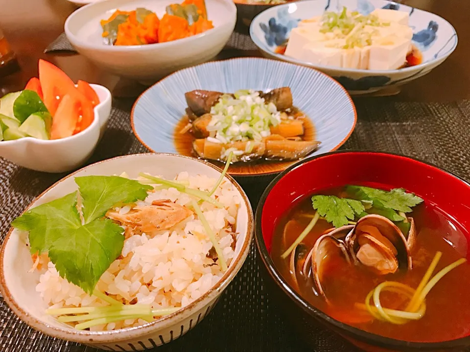 塩鯖の炊き込みご飯、あさりの赤だし、かぼちゃの煮物、なすの焼き浸し、冷奴|Jun  Sakamotoさん