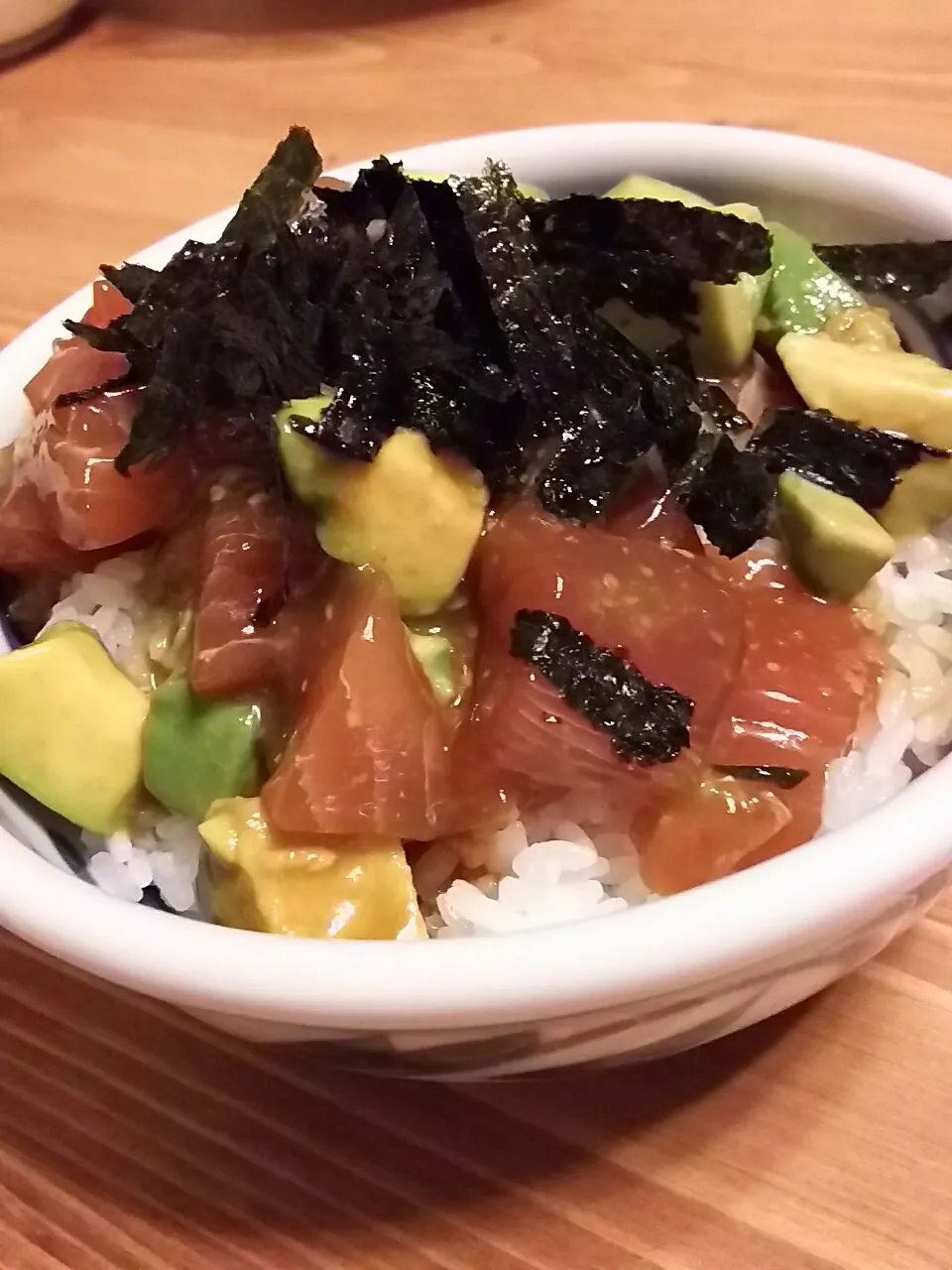 アボカド  &  トロマグロ丼|ｌａｖｅｎｄｅｒｆ❜mさん