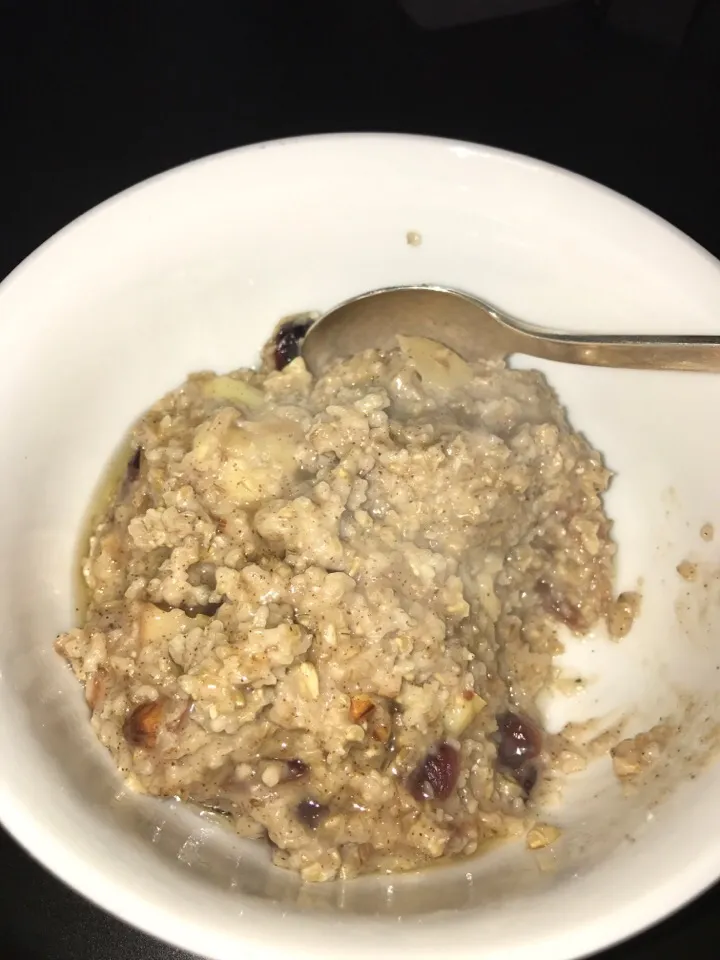 Oatmeal with apples and Cranberry|Francesca Cavalcantiさん