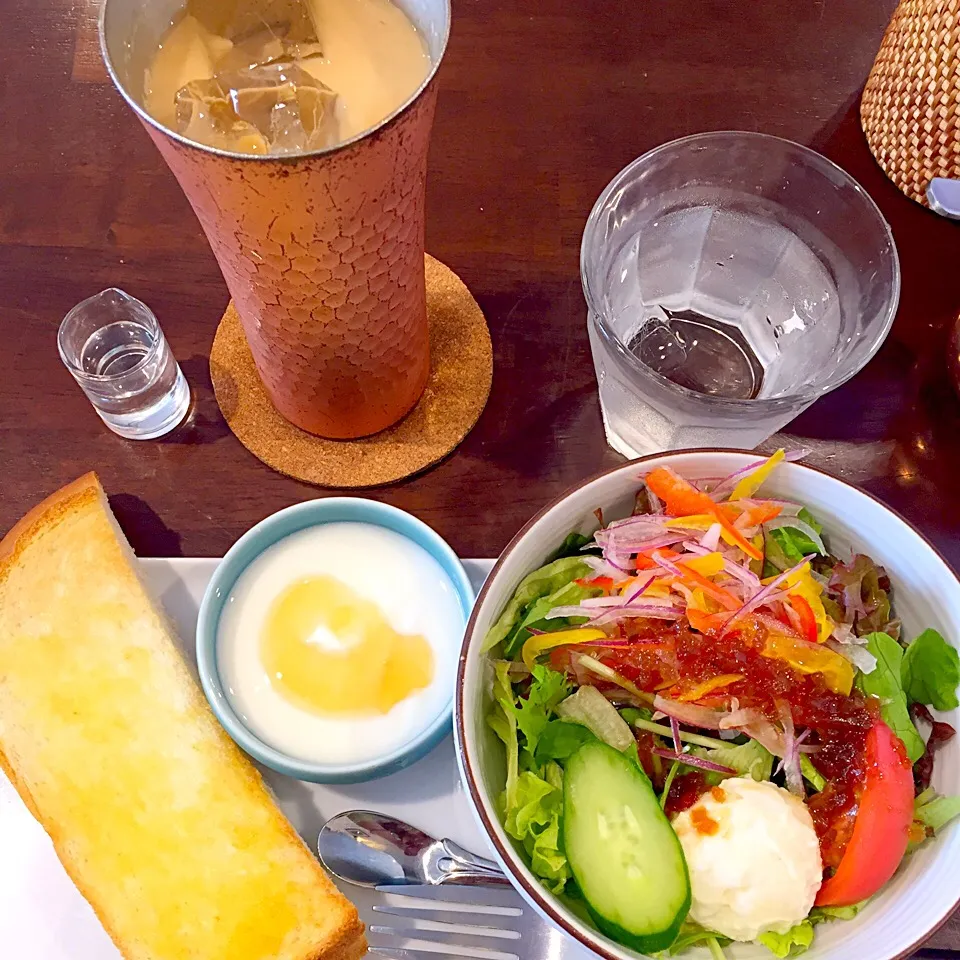 Snapdishの料理写真:10月21日の朝ごはん カフェオレのモーニング ¥500|miimaさん