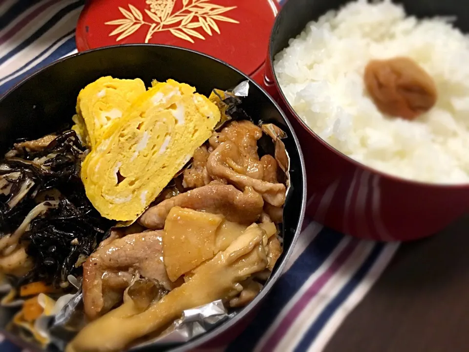 豚肉、筍、舞茸の生姜焼き風味。ひじきの煮物、だし巻き。|もじゅさん