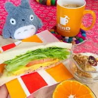 Snapdishの料理写真:10月22日の朝ごはん
BLTサンド|miimaさん