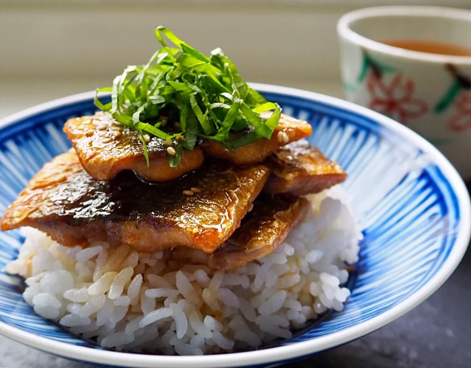 Snapdishの料理写真:イワシの蒲焼き丼(๑˃̵ᴗ˂̵)♡|くにぽんさん