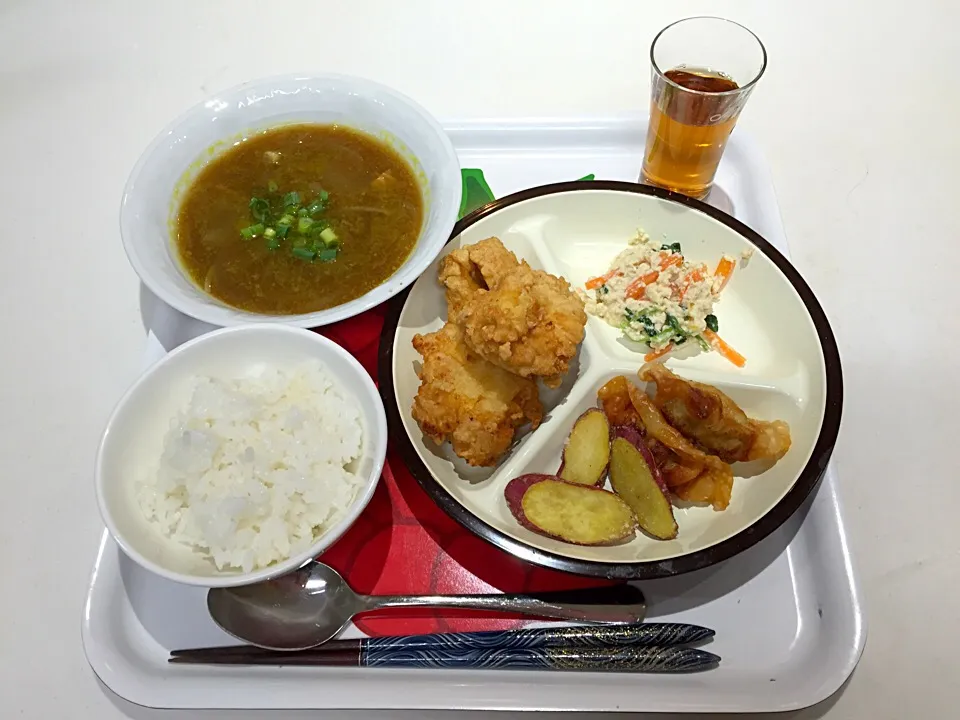 Snapdishの料理写真:凍豆腐の唐揚げ
揚げ餃子
素揚げ芋
カレースープ|野上真理子さん