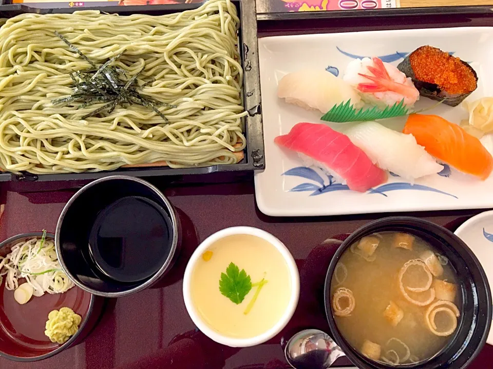 Soba and Sushi set at とんでん浦安|ケー ララ・ジョイさん