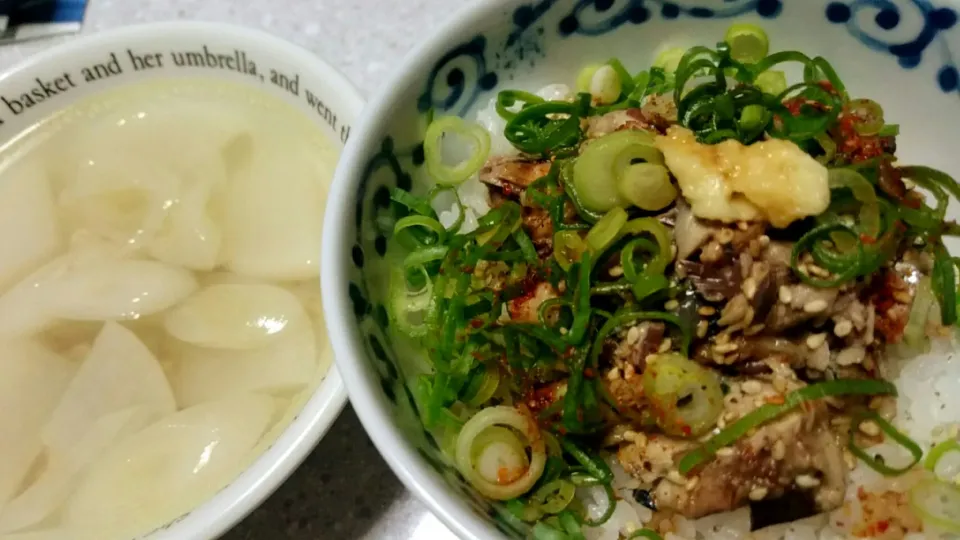 鶏挽肉と大根の中華スープと焼鯖缶丼！|あまねさん