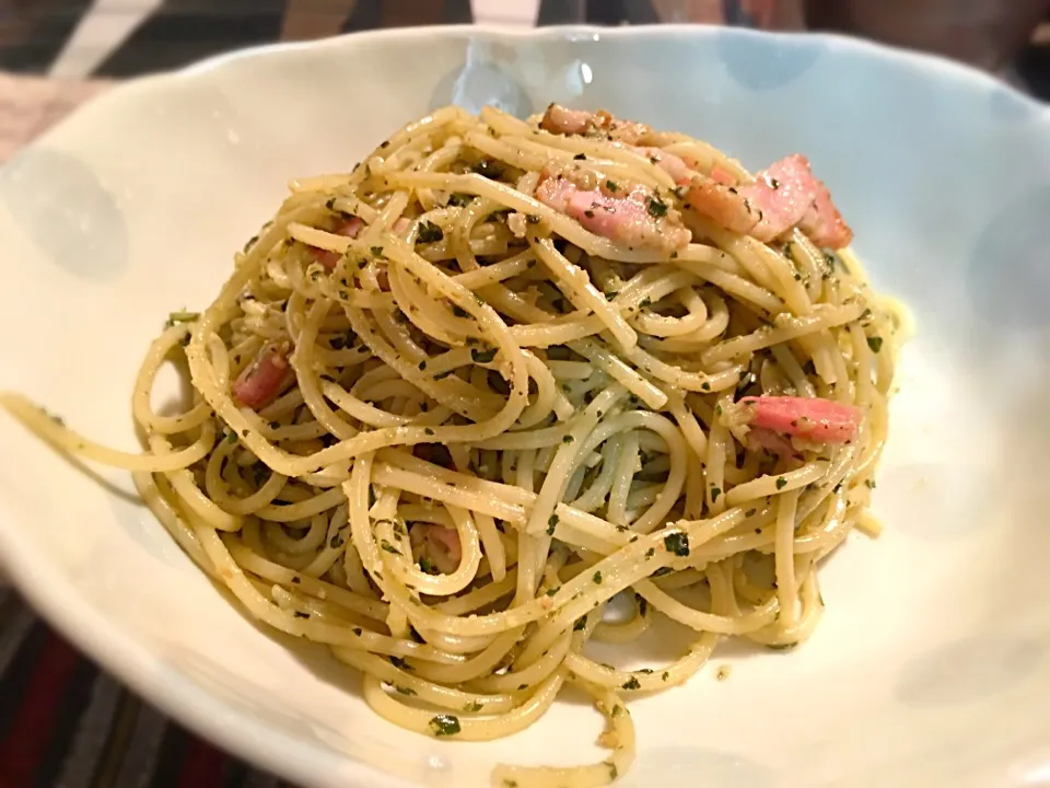 Snapdishの料理写真:バジルとベーコンのパスタ|yomechanさん