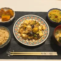 麻婆茄子🍆
カレー風ビーフン炒め🍛
かぼちゃの煮つけ🎃
わかめとお揚げのお味噌汁
玄米|にゅきさん