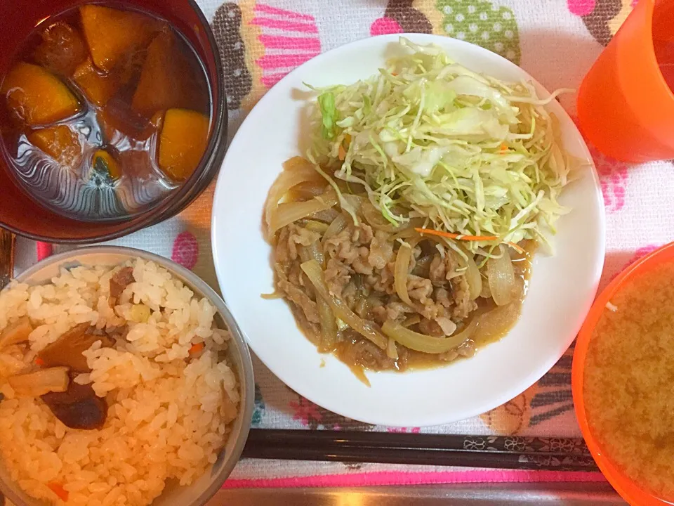 豚肉の生姜焼き、あさりの味噌汁、炊き込みご飯、かぼちゃの煮物|かなぽさん