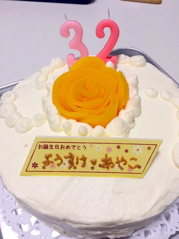 Snapdishの料理写真:２人のBirthday Party🎂💕
桃のケーキ🍰を焼きましたが、デコレーションが下手過ぎます(*・ω・)…笑|ayaさん