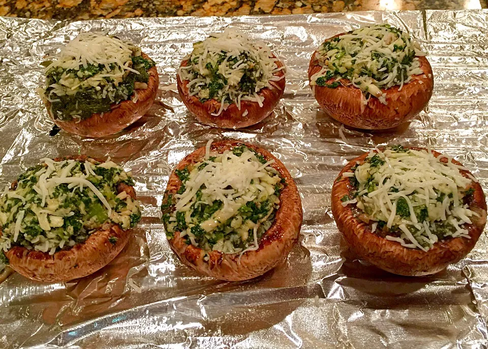 Spinach-Kale Stuffed Mushrooms 🍄|Alma's Home Kitchenさん