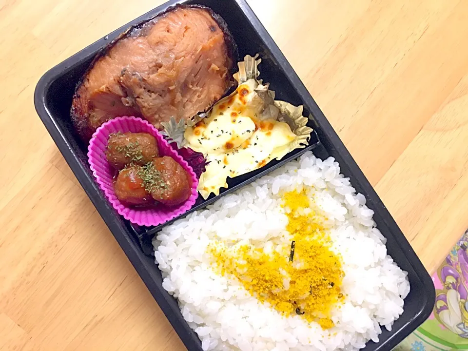 Snapdishの料理写真:鮭の味噌漬け弁当|ゆりえさん