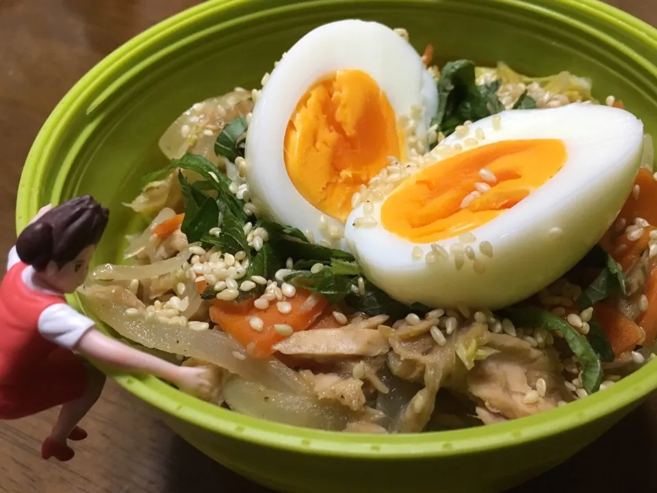 完全に感化されての野菜炒め丼〜あと4週の辛抱、、！|もっつぁさん