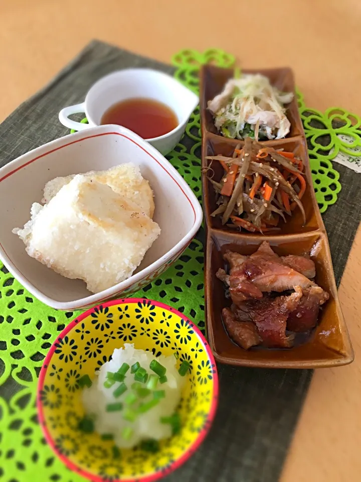 揚げ出し豆腐と鶏肉黒酢煮込みときんぴらと ササミと白ネギの中華炒め|アリエッティさん