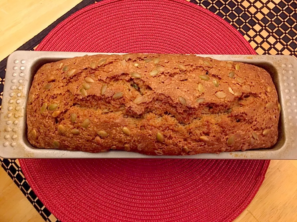 Snapdishの料理写真:Zucchini bread🍞 with pepitas seed🎃(pumpkin seeds)☕️|🌺IAnneさん