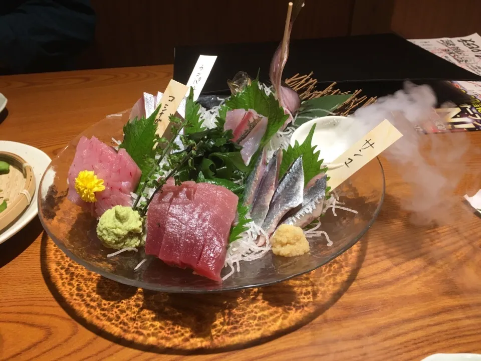 Snapdishの料理写真:本庄駅前に新しく開店した魚料理屋さんの刺身盛り合わせです。|畑田 成治さん