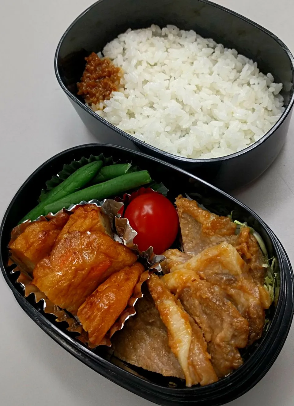 Snapdishの料理写真:10月24日のサラメシは豚の味噌漬けです😋|ニッパーさん