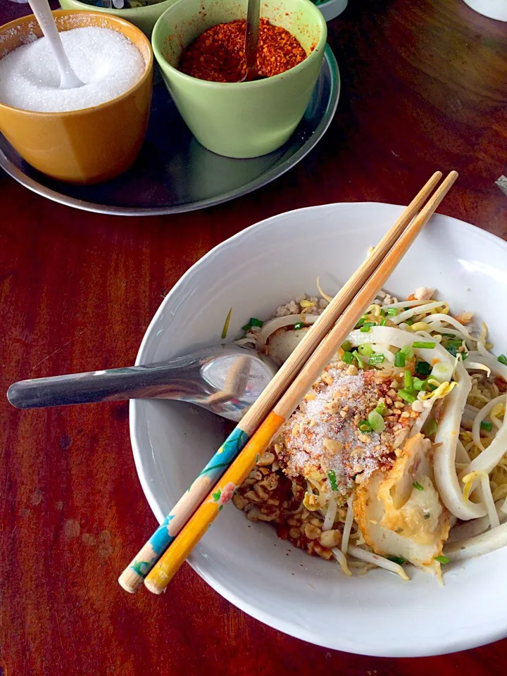 Egg noodle with fish balls@Nong Mon Market. Chonburi Thailand.|Chalinee Kalyanamitraさん