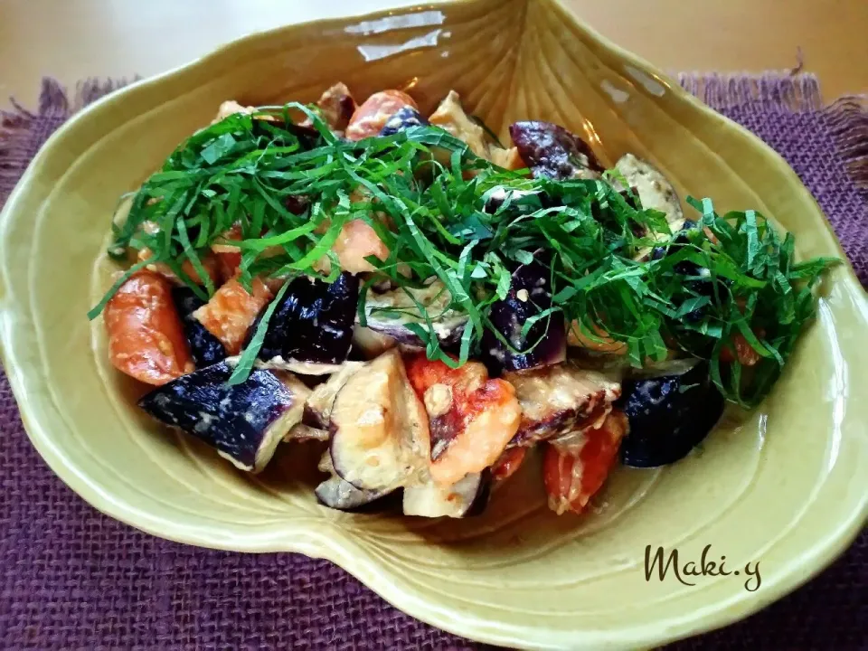 智ちゃんの生鮭となすのマヨポン炒め💕|真希さん