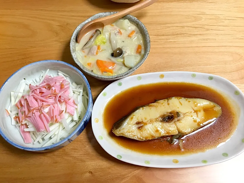 カレイの煮付け⭐️大根サラダ⭐️白菜のクリーム煮|ほなさん