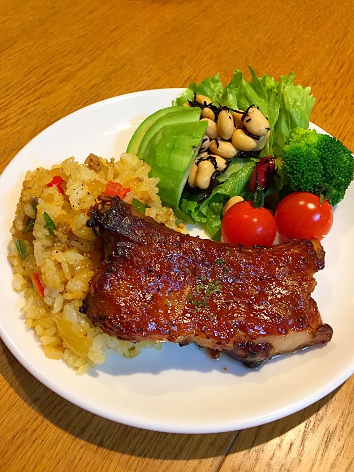 スペアリブ&カレーピラフのワンプレートご飯|まつださんさん