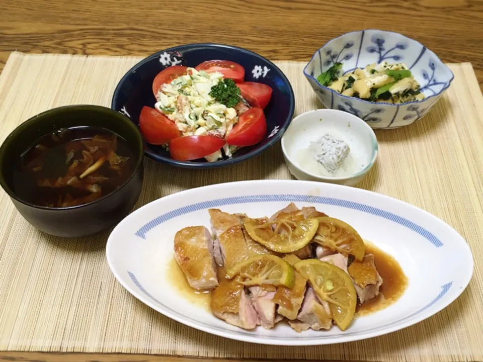 白菜としめじのお味噌汁・ポテトなしのポテサラ・じゃこおろし・小松菜とあげのさっと炊いたん・鶏のかぼ酢醤油ソテー|美也子さん