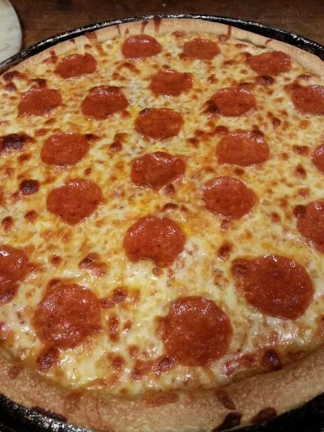 pepperoni pizza!🍕🍕🍕🍕🍴|Polly Gelfusoさん