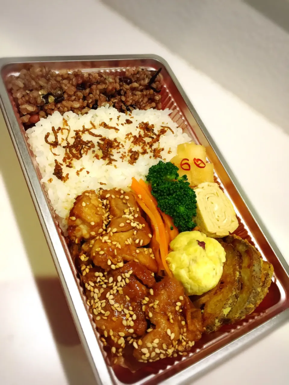 Snapdishの料理写真:鶏の照り焼きお弁当|ヒロヒロさん