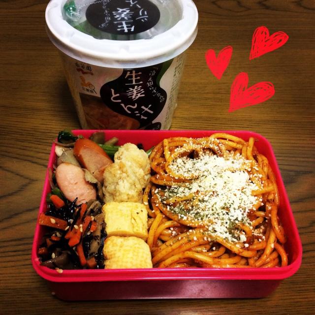 今日は世界パスタデーと言うわけで お弁当もパスタを採用 冷めても食べやすいミートソースなら時間が経ってもレンチンで美味しく食べられます 毎日の事だから お弁当作りも楽しまないとね おかずはやっぱり安心する和食で卵焼きにひじきの煮物 和食も洋食もどっちも入れ