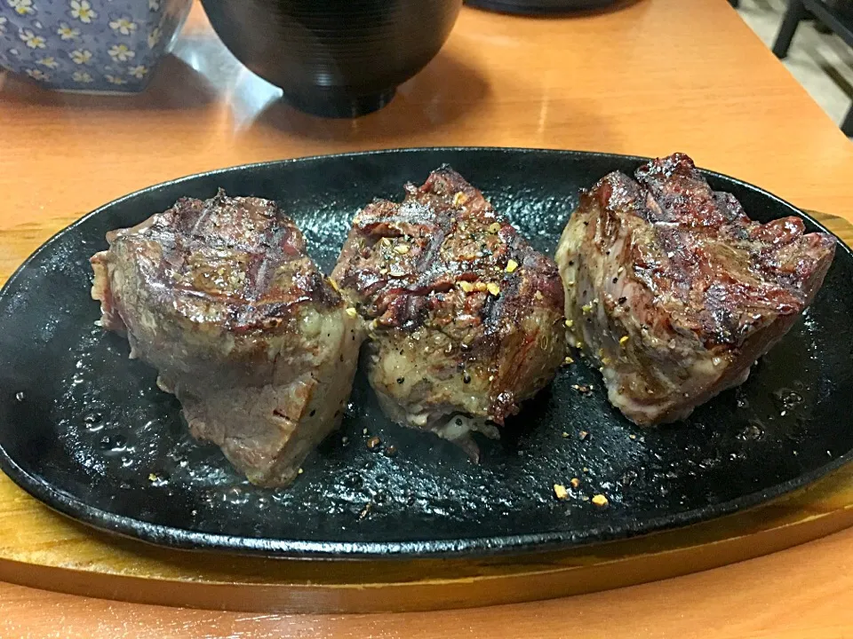 Snapdishの料理写真:銀次郎『超厚切りステーキ』|コージ💫さん