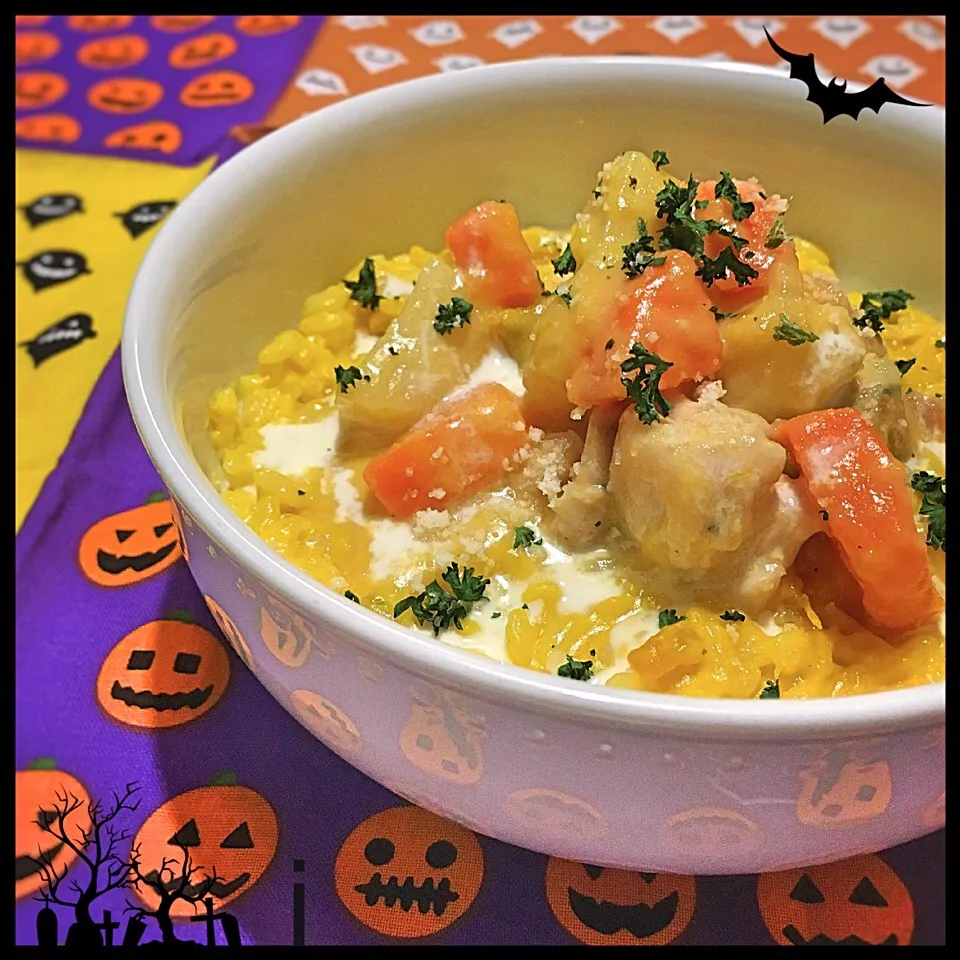 かぼちゃのリゾット チキンと野菜のクリーム煮をのせて 【Pumpkin risotto with chicken cream stew on】|izoomさん