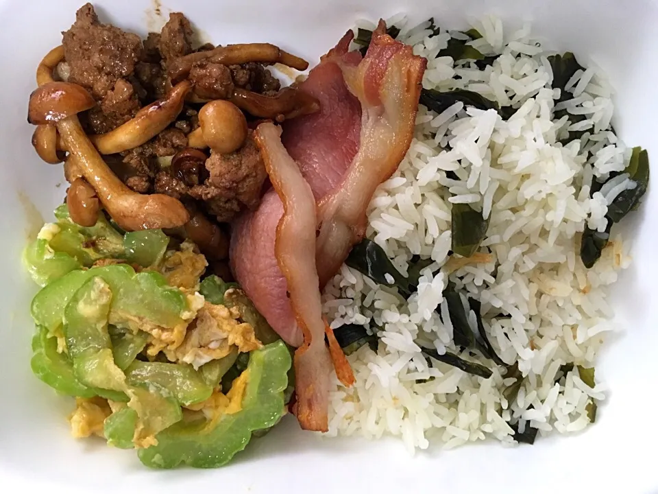 Dinner bento of wakame rice, bacon, soy sauced minced pork with mushrooms and goya chanpuru|Ong Sor Fernさん