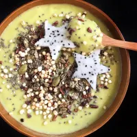 Snapdishの料理写真:Avocado coconut smoothie bowl