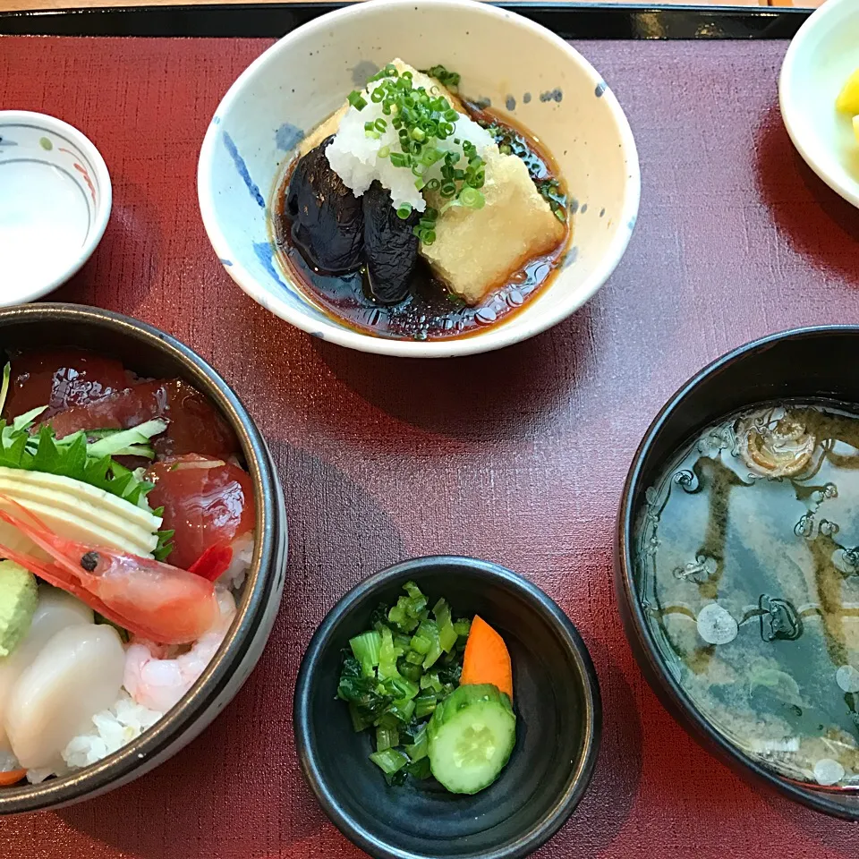 海の幸ちらし寿司/茄子と豆腐揚げ出し/味噌汁|山内博之さん