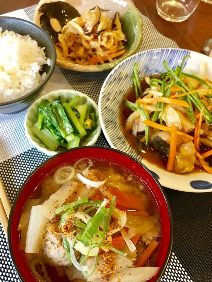 Snapdishの料理写真:鯵の三枚おろしから南蛮漬け漬け、
鰯の手開きから鰯のつみれ汁|大久保 掬恵さん