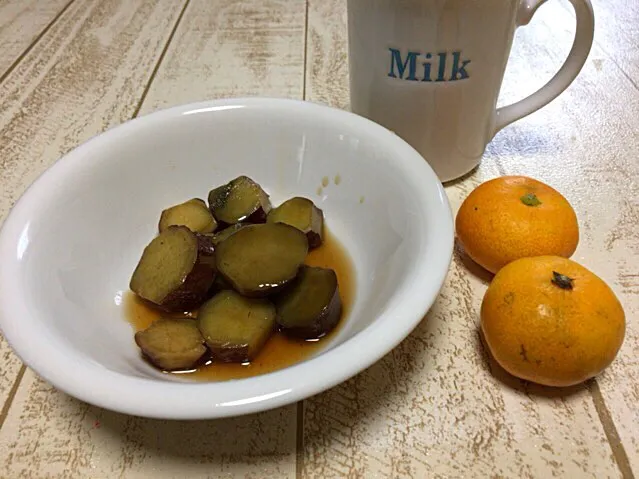 今日の男飯(＞人＜;)おやつバージョン♬
さつまいもの甘煮and三ケ日みかんandコーヒー♬|ひーちゃんさん