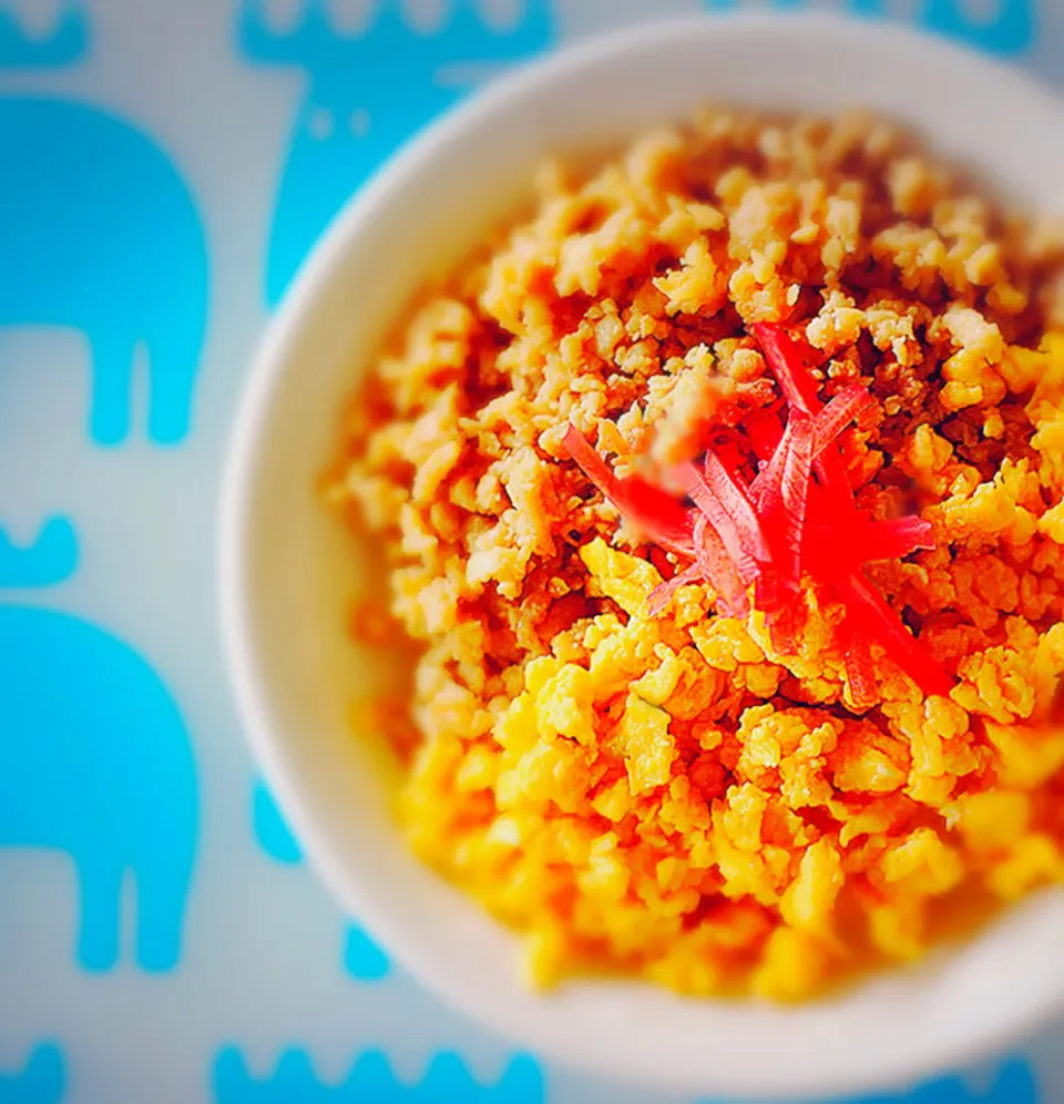 鳥そぼろ二色丼 (๑˃̵ᴗ˂̵)و|bamazooさん