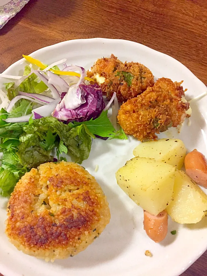 大葉とササミチーズ揚げ
大葉とごま油で焼きおにぎり
サラダ
ジャガイモ&ウィンナーマスタード和え|Masaさん